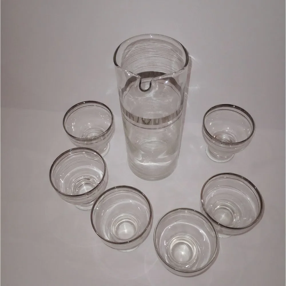🆕🍸 Vintage Dorothy Thorpe Decanter and Mini Martini Glasses